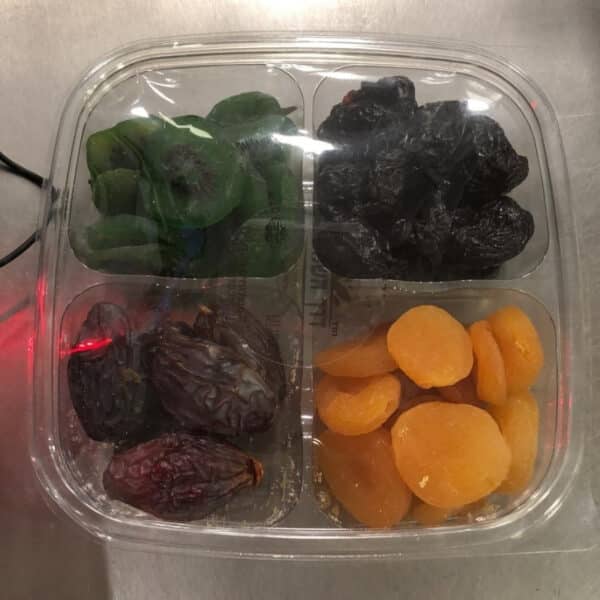 קופסא ממותגת עם פירות יבשים